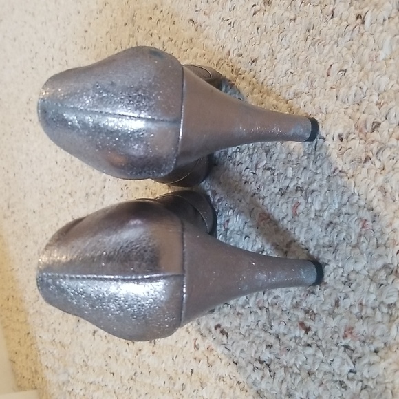 Falchi 2' heel silver shoes, size 8.5 - Picture 3 of 3